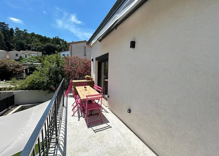 Eze - Coliving, Parking & Breakfast Lejlighed *