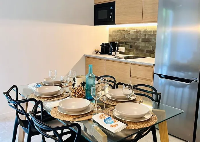 Eze - Coliving, Parking & Breakfast Lejlighed