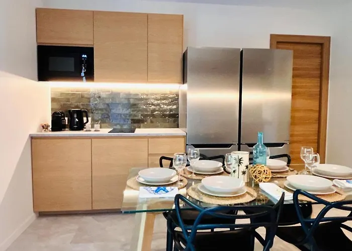 Lejlighed Eze - Coliving, Parking & Breakfast